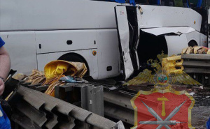 Foto: AA / Autobus udario u naplatnu rampu na autoputu u Rusiji