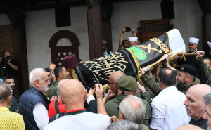 Foto: A. K. / Radiosarajevo.ba / U haremu Begove džamije klanjana dženaza komandantu Eminu Švrakiću
