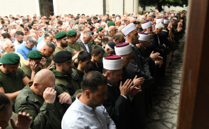 Foto: A. K. / Radiosarajevo.ba / U haremu Begove džamije klanjana dženaza komandantu Eminu Švrakiću