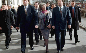 Foto: EPA-EFE / Dodik, Plavšić i njemački ministar vanjskih poslova Klaus Kinkel