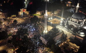 Foto: AA / Hiljade ljudi u Istanbulu na protestnom maršu protiv genocida i gladi u Gazi