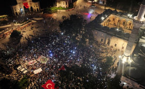 Foto: AA / Hiljade ljudi u Istanbulu na protestnom maršu protiv genocida i gladi u Gazi