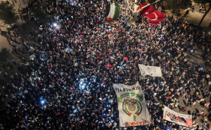 Foto: AA / Hiljade ljudi u Istanbulu na protestnom maršu protiv genocida i gladi u Gazi