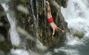 Foto: AA / Održani deseti skokovi s vodopada u Jajcu