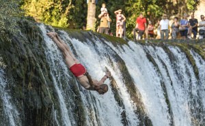 Foto: AA / Održani deseti skokovi s vodopada u Jajcu