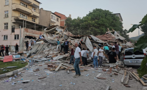 FOTO: AA / Zemlljotres u Turskoj, srušena zgrada