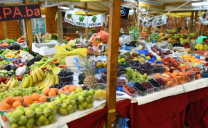 Foto: A. K. / Radiosarajevo.ba / Cijene voća na Markalama