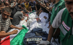 Foto: EPA / Palestinci na dženazi ubijenim novinarima