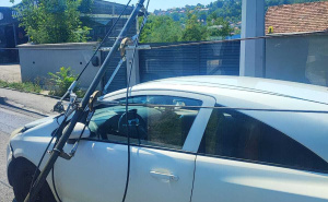 FOTO: Društvene mreže / Oštećeni automobil