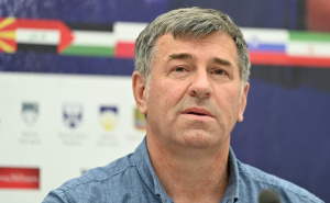 Foto: N.G / Radiosarajevo / Polaganje cvijeća na mezar Mustafe Hajrulahovića - Talijana