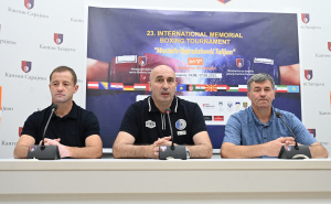 Foto: N.G / Radiosarajevo / Polaganje cvijeća na mezar Mustafe Hajrulahovića - Talijana