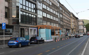 Foto: Dž. K. / Radiosarajevo.ba / Montažna ljetna bašta "Delikatesne radnje"