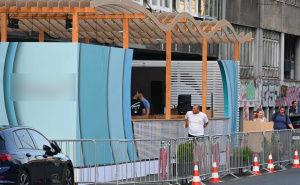 Foto: Dž. K. / Radiosarajevo.ba / Montažna ljetna bašta "Delikatesne radnje"