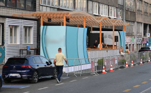 Foto: Dž. K. / Radiosarajevo.ba / Montažna ljetna bašta "Delikatesne radnje"