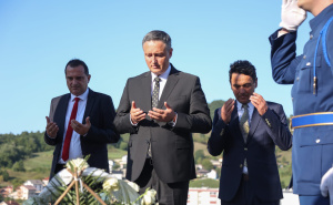 Foto: Predsjedništvo BiH / Bećirović položio vijenac na Turbe generala Nanića i šehida 505. viteške brdske brigade Armije RBiH