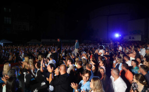 Foto: Dž.K. / Radiosarajevo.ba / Glumačka ekipa nakon projekcije filma 'Paviljon'