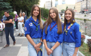 Foto: Dž. K. / Radiosarajevo.ba / Umjetnici iz Vareša predstavili se na Šetnici kulture u Sarajevu