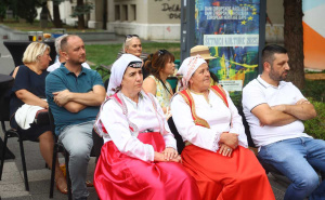 Foto: Dž. K. / Radiosarajevo.ba / Umjetnici iz Vareša predstavili se na Šetnici kulture u Sarajevu