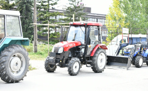 Foto: Radiosarajevo.ba / Kolona poljoprivrednika zaustavljena