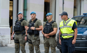 Foto: MUP KS / Katica i Hajdarević obišli policijske službenike