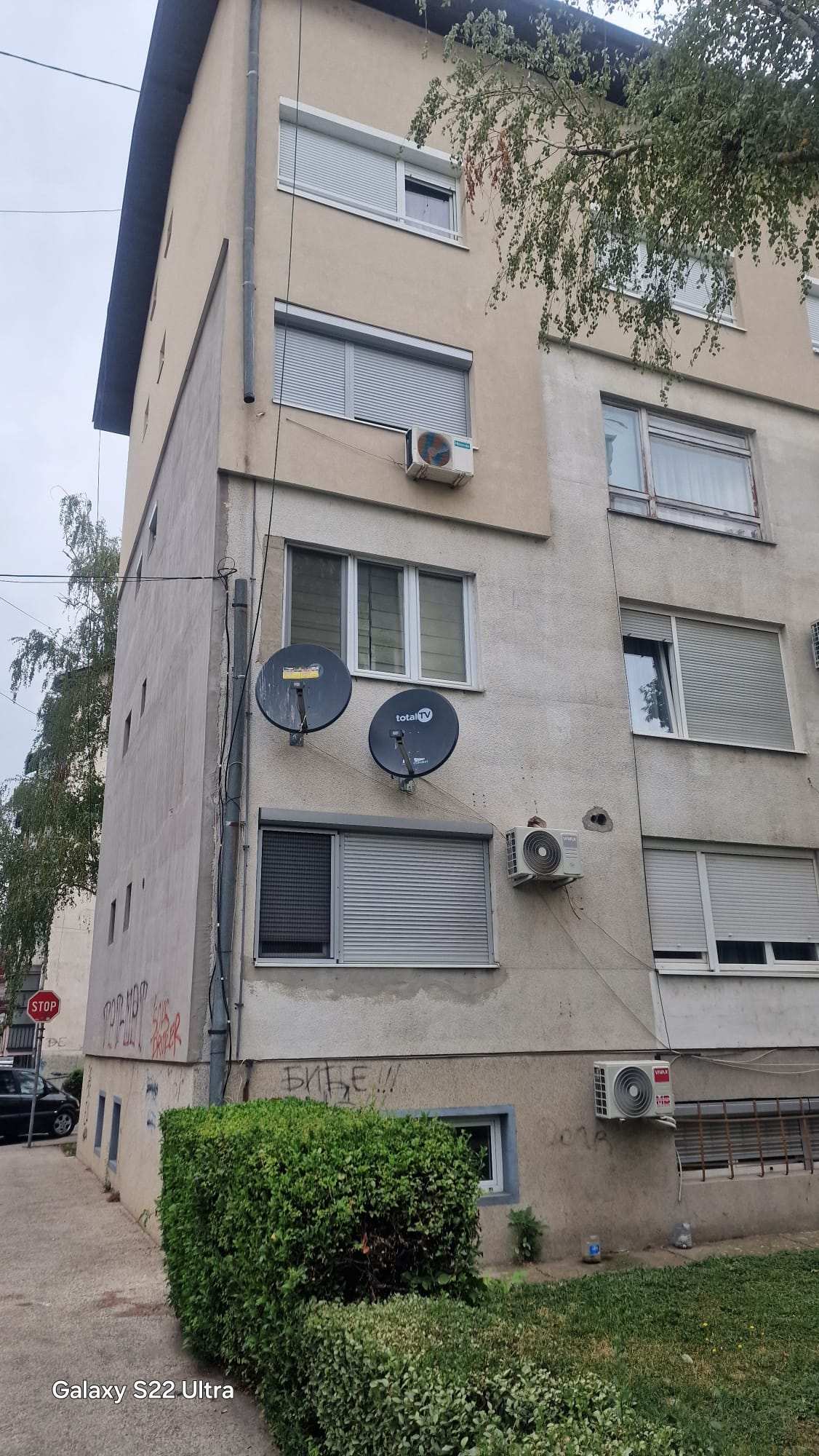 Zgrada s koje je pao policajac