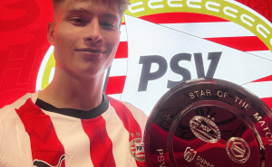 Foto: PSV / Facebook / Esmir Bajraktarević s nagradom za igrača utakmice