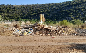 Foto: Ustupljene fotografije / Deponija uz rijeku Bregavu