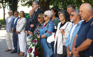 Foto: Dž. K. / Radiosarajevo.ba / Na Trgu heroja obilježena 33. godišnjica stradanja šest osoba