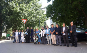 Foto: Dž. K. / Radiosarajevo.ba / Na Trgu heroja obilježena 33. godišnjica stradanja šest osoba