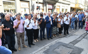 Foto: A. K. / Radiosarajevo.ba / Cvijeće, tišina i molitva za žrtve
