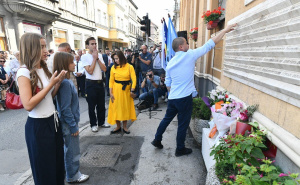 Foto: A. K. / Radiosarajevo.ba / Cvijeće, tišina i molitva za žrtve