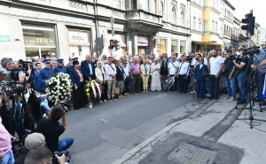 Foto: A. K. / Radiosarajevo.ba / Cvijeće, tišina i molitva za žrtve
