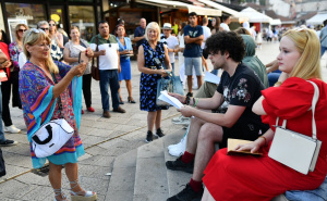 Foto: A. K. / Radiosarajevo.ba / Čitanje poezije ispred Sebilja