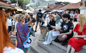 Foto: A. K. / Radiosarajevo.ba / Čitanje poezije ispred Sebilja