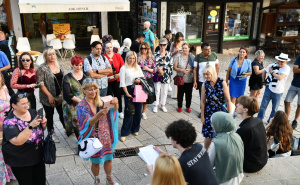 Foto: A. K. / Radiosarajevo.ba / Čitanje poezije ispred Sebilja