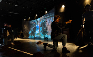 Foto: Dorian Šilec Petek / Scena iz predstave Boško i Admira