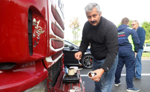 Foto: Dž. K. / Radiosarajevo.ba / Munib Husić pravi  kafu sebi i kolegama vozačima