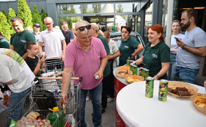 Foto: Mega Diskont / Izvučeni dobitnici velike nagradne igre 'Pametno kupuj – pametno vozi'