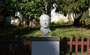 Foto: Ustupljene fotografije / Bista Hasana Kikića