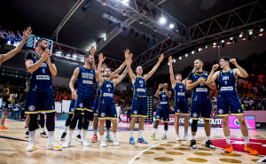 Foto: FIBA / Slavlje košarkaša BiH nakon pobjede nad Grčkom