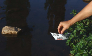 Foto: Dž. K. / Radiosarajevo.ba / Puštanje brodića u Miljacku