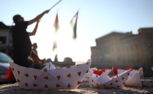 Foto: Dž. K. / Radiosarajevo.ba / Puštanje brodića u Miljacku