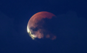 Foto: EPA - EFE / "Krvavi Mjesec" u Belgiji