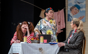 Foto: Narodno pozorište Tuzla / Žene u crvenom