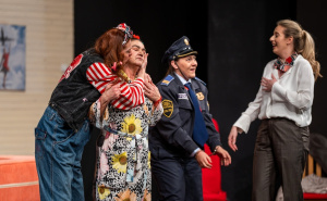 Foto: Narodno pozorište Tuzla / Žene u crvenom