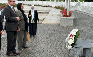 Foto: OHR / Schmidt sa Majkama Srebrenice