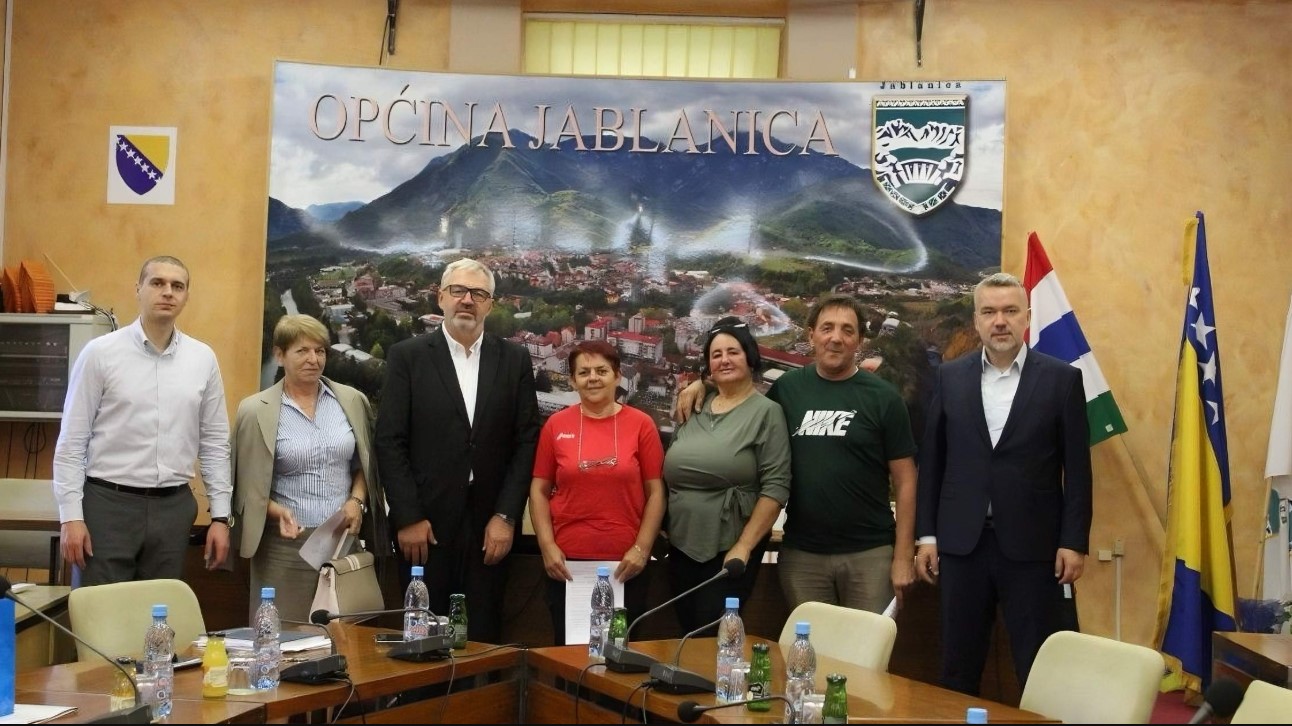 Potpisani ugovori s porodicama