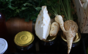 Foto: Dž.K. / Radiosarajevo.ba / Cijene voća i povrća na pijaci Grbavica