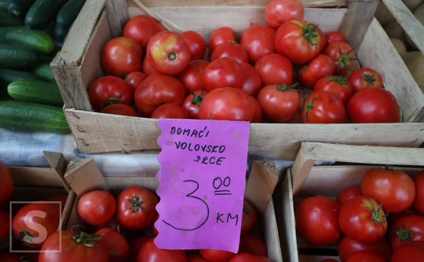 Cijene voća i povrća na pijaci Grbavica