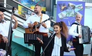 Foto: Dž. K. / Radiosarajevo.ba / Nastup KUD Lola na "Šetnici kulture"